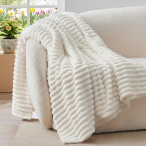 BEDELITE Cuddly Blanket, Fluffy Decorative Blanket for Sofa, Cream White, 125 x 150 cm