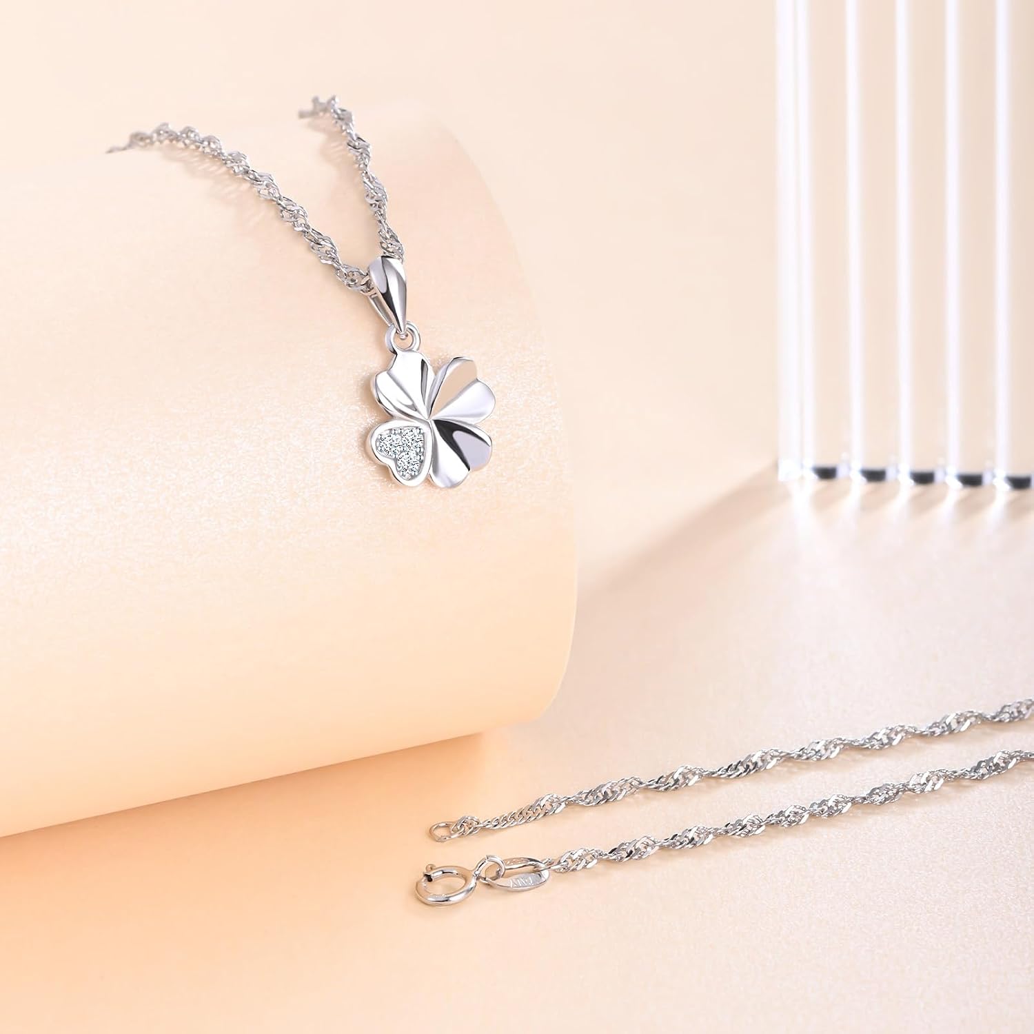 Women's Necklace with Clover Leaf Cubic Zirconia Four Leaf Lucky Charm Pendant Made of 925 Sterling Silver Necklace for Women Girls – Bild 3