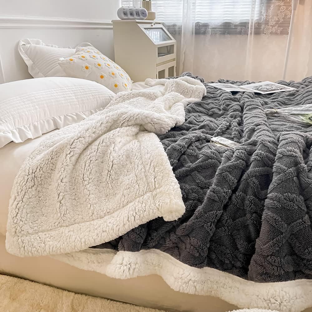 WONGS BEDDING Cuddly Blanket, 150 x 200 cm, Fluffy Sherpa Blanket, Sofa Throw, Fleece Blanket, Thick Sofa Blanket, Double Face, Extra Warm and Soft Couch Blanket, Grey Blankets – Bild 7