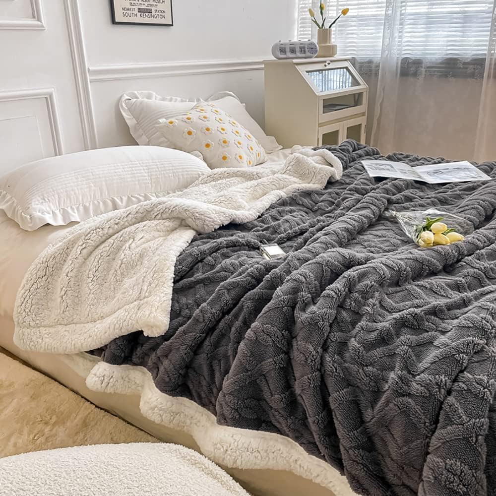 WONGS BEDDING Cuddly Blanket, 150 x 200 cm, Fluffy Sherpa Blanket, Sofa Throw, Fleece Blanket, Thick Sofa Blanket, Double Face, Extra Warm and Soft Couch Blanket, Grey Blankets – Bild 2