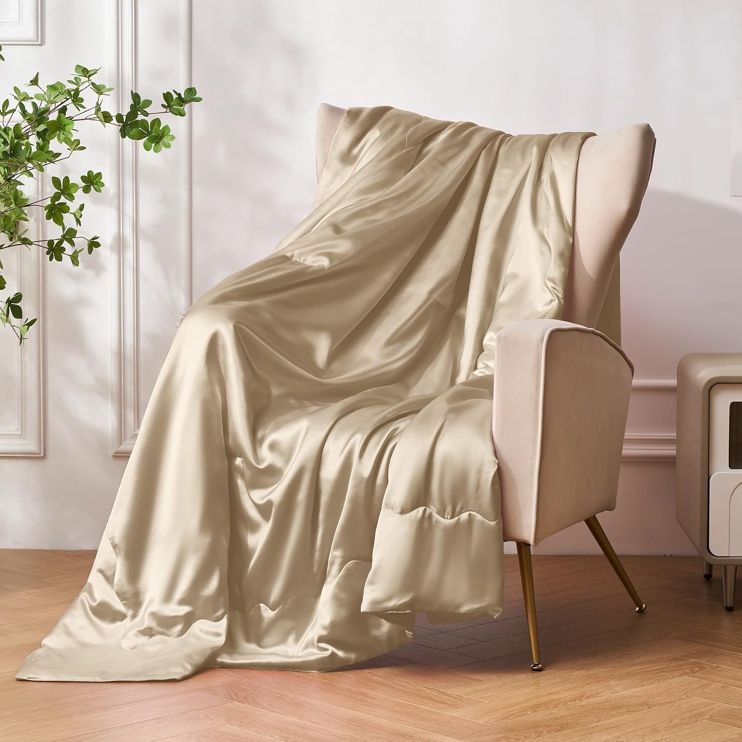Satin Blanket 220 x 240 cm Beige Sofa Blanket Cooling Silky Silk Summer Blanket Lightweight Soft Luxury Smooth Shiny Satin Bedspread Cuddly Blanket for Bed Sofa Couch Bedroom Office Travel – Bild 2