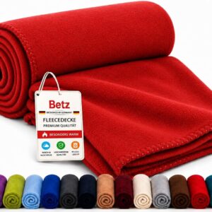Betz Fleece Blanket 130 x 170 cm 180 g/m² Soft Blanket & Cuddly Blanket Fluffy Sofa Blanket as Bedspread Lightweight, Warming and Easy to Clean Colour Red