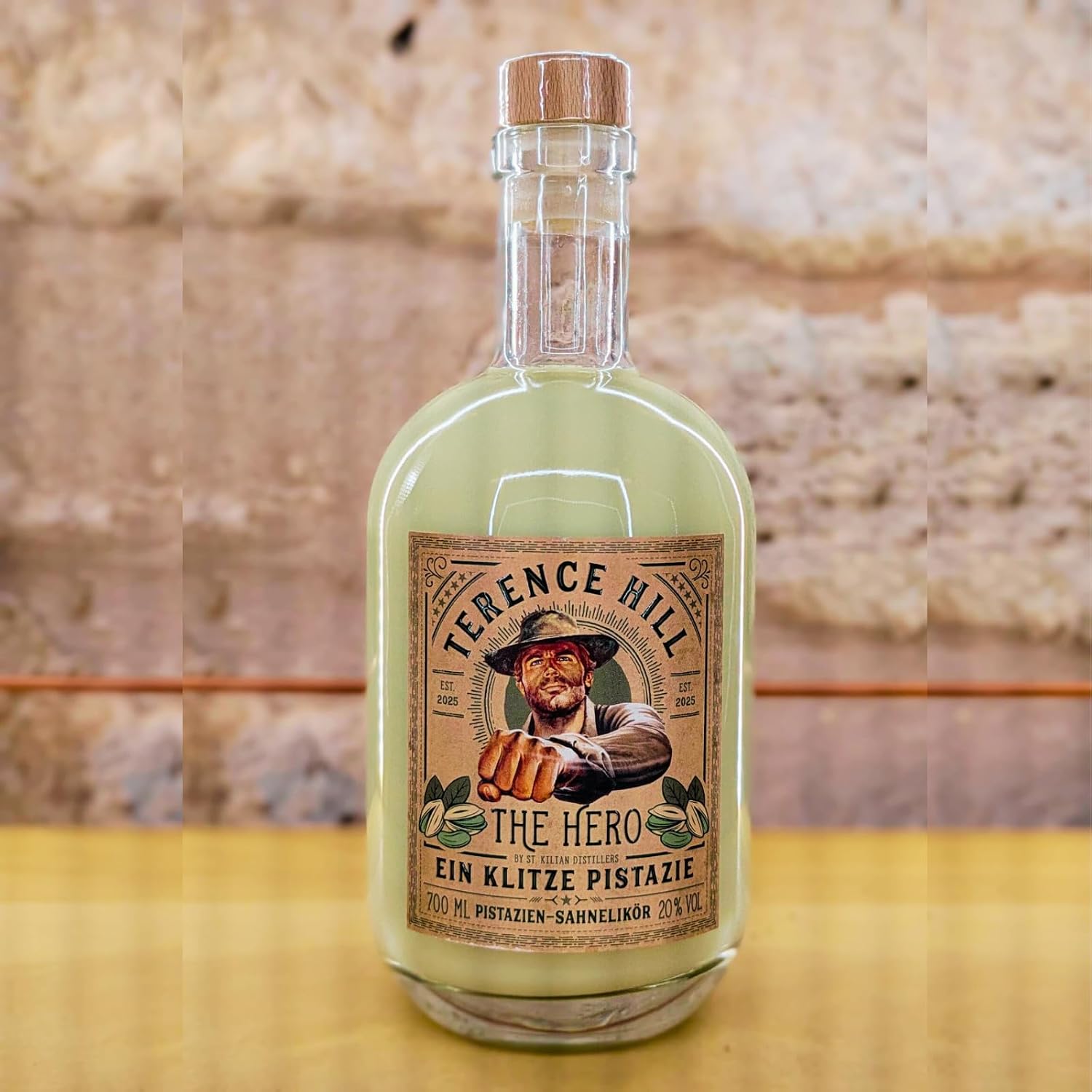 St. Kilian Terence Hill - The Hero - Pistachio Cream Liqueur - A Lit Pizza 0.7 L 20% + Exclusive Terence Hill Sports Bag by Reichelts – Bild 5