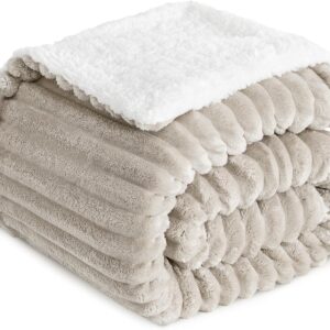 RUIKASI Sherpa Blanket, Warm Cuddly Blanket, Fluffy, 130 x 150 cm, Beige