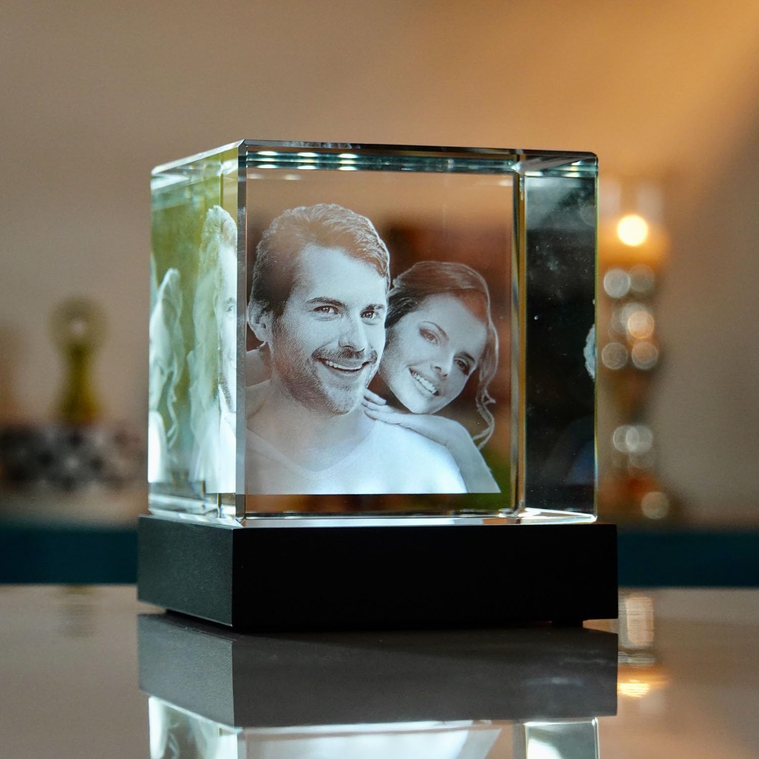 contento 3D Crystal Cube, Your Photo Portrait Engraved in Glass, 1-2 People/Animals, 3D Crystal Photo as a Gift for Birthday, Christmas, Wedding, Includes Light Base, Size M (6 x 6 x 6 cm)