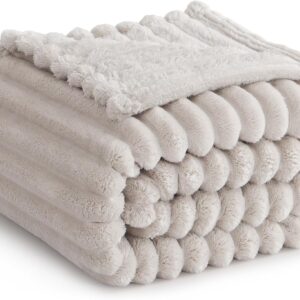 RUIKASI Cuddly Fluffy Blanket Beige – 150 x 200 cm Fleece Blanket Sofa Blanket Couch Blanket for Living Room Decorative Bedspread Blanket Soft Wool Blanket Warm Cord Blanket as Living Room and Cuddly