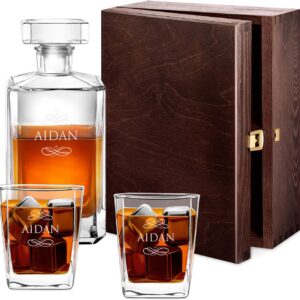 Maverton Whiskey Carafe + 2/4/6 Whisky Glasses Set with Engraving