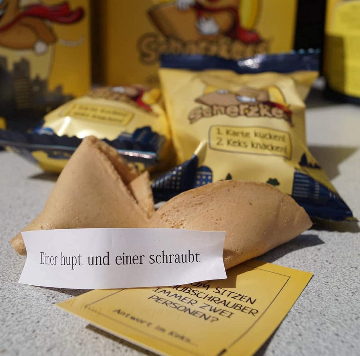 Scherzkeks Box of 5 Biscuits with Joke Question and Answer in Lucky Biscuit, Funny Gift Idea Made in Germany, for Birthdays, JGA, Family Celebrations, Christmas, New Year's Eve – Bild 8