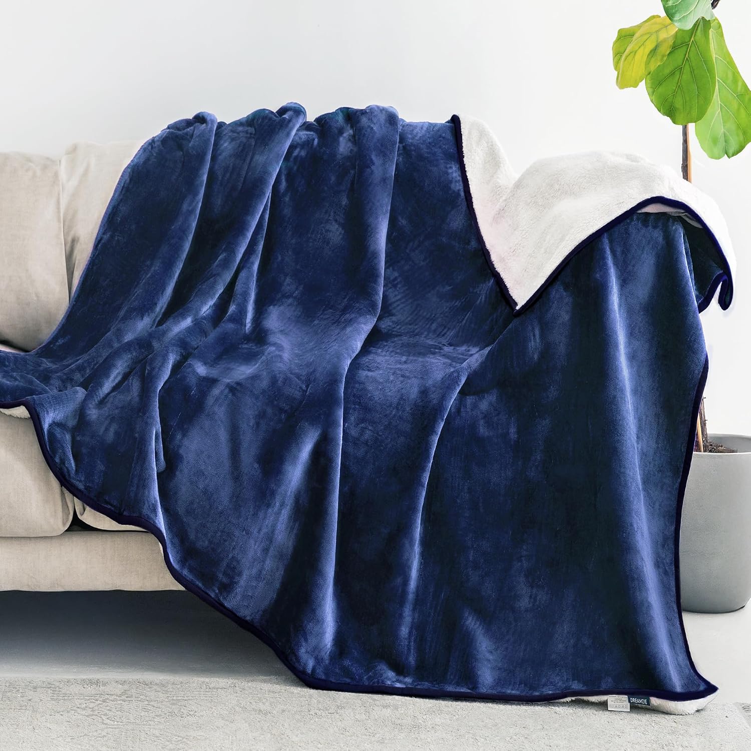 Dreamzie - Waterproof Dog Blanket Fluffy - 100 x 120 cm - Navy Blue – Bild 3