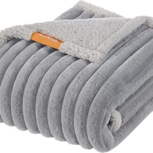 Feandrea Dog Blanket Waterproof Blanket Medium 102cm x 73cm