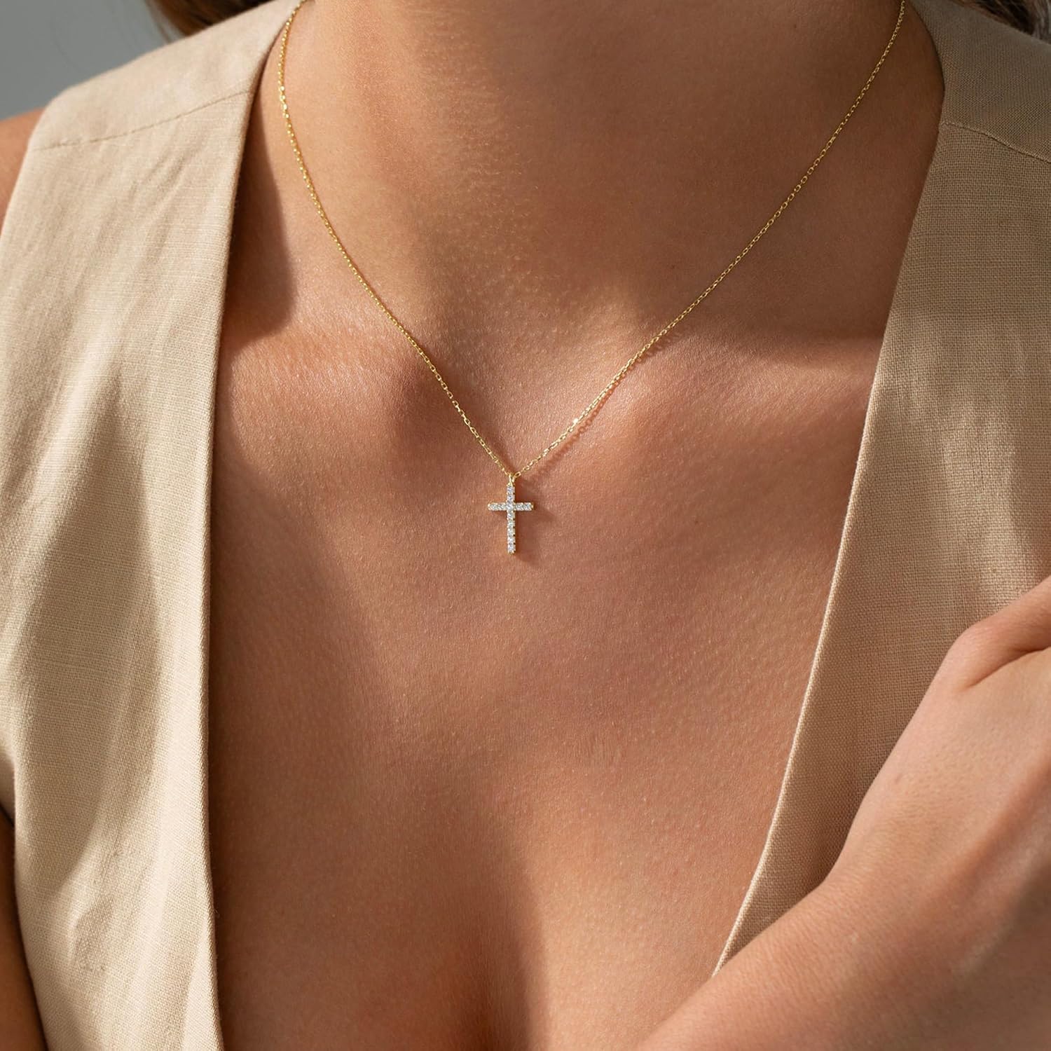 TINGN Communion Gifts for Girls Women - Cross Chain Ladies, 14K Gold Plated Chain with Cross Pendant, Elegant Choker Necklace, Christianity Jewellery, Women's Confirmation Gifts for Girls – Bild 2