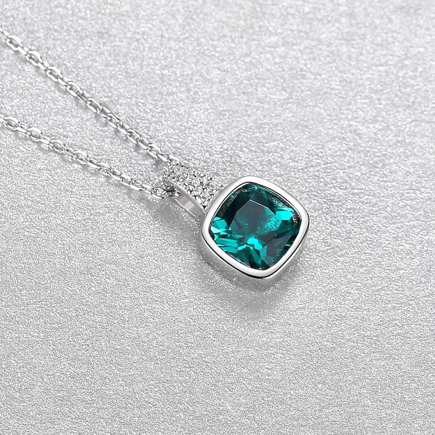 Women's 925 Sterling Silver Birthstone Pendant Solitaire Necklace Emerald Gift for Women Christmas Valentine's Day Mother's Day, Silver, Emerald Cubic Zirconia – Bild 4