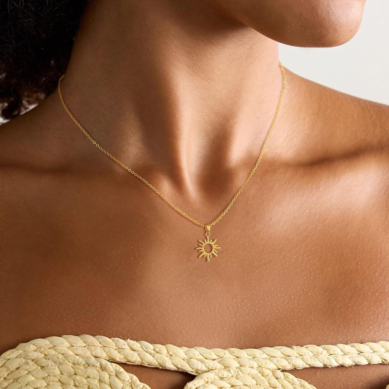 Tewiky Women's Sun Necklace, 14K Gold-Plated Layering Sun Pendant Necklace – Bild 3