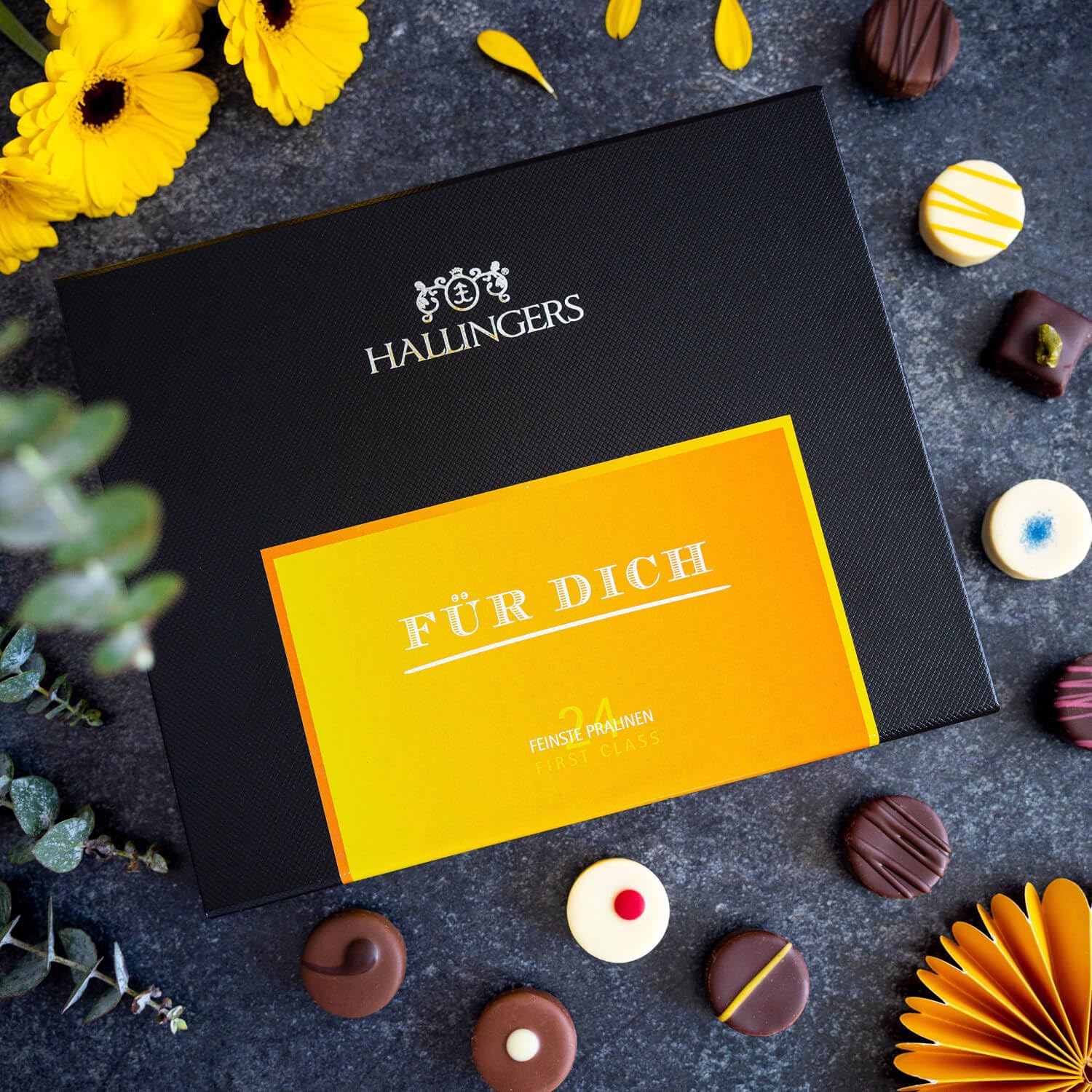 Hallingers Genuss Manufaktur Chocolates Love Gift – Without Alcohol, Handmade from Confectionery Fine Cocoa in High-Quality FirstClass Gift Box "Für Dich", Gift Idea for Men and Women – Bild 2