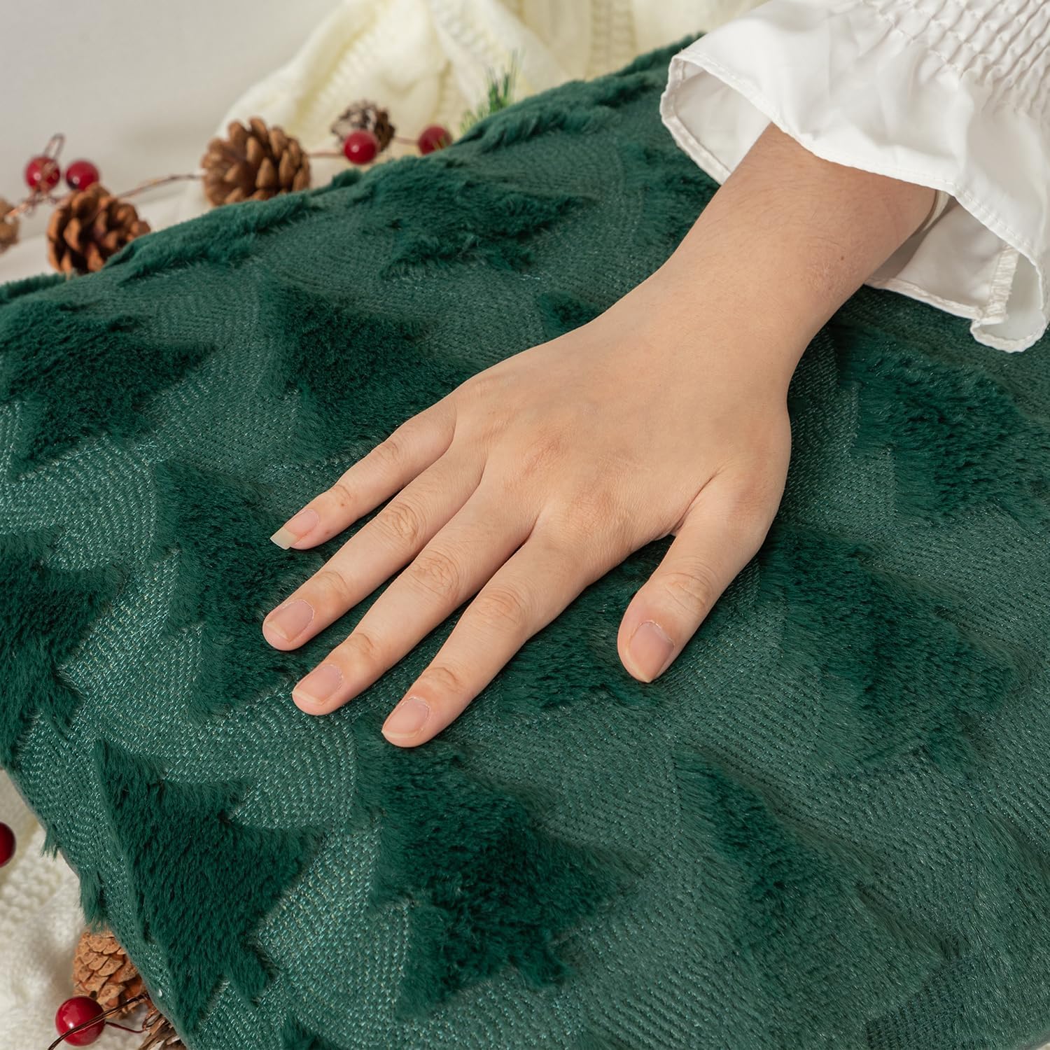 Christmas Cushion Cover, Pack of 2, Christmas Decoration 45 x 45 cm, Winter, Christmas Decoration Inner Cushion Cover 45 x 45 cm, for Aesthetic Room Decoration (Tree Green) – Bild 6