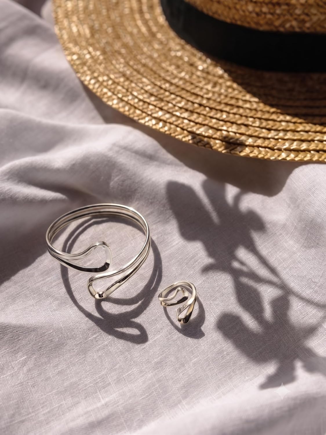 Purelei Swirl Ring - Adjustable Curved Shape Statement Ring - 14K/18K Gold Plated Stainless Steel - Teardrop Design - Sizes S/M & M/L - 7.16g - Water Resistant – Bild 4