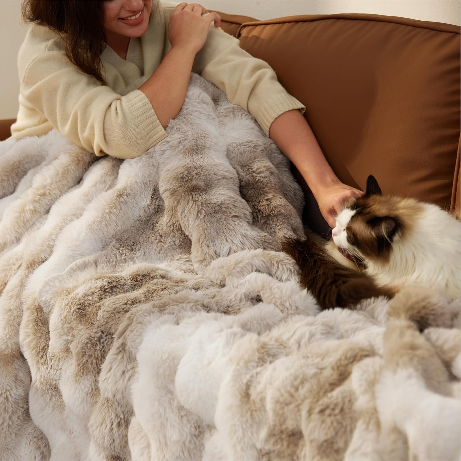 BEDSURE Cuddly Blanket Faux Fur Bubble Blanket Tie Dye Taupe 130 x 150 cm – Bild 7