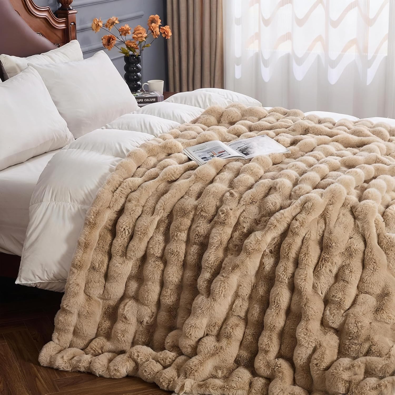 YBIKE Faux Fur Throw Blanket, Fluffy Soft Plush Bubble Blanket 150 × 130 cm, Warm Double-Sided Imitation Rabbit Blanket for Bed, Sofa, Couch and Armchair (Skin Color) – Bild 6
