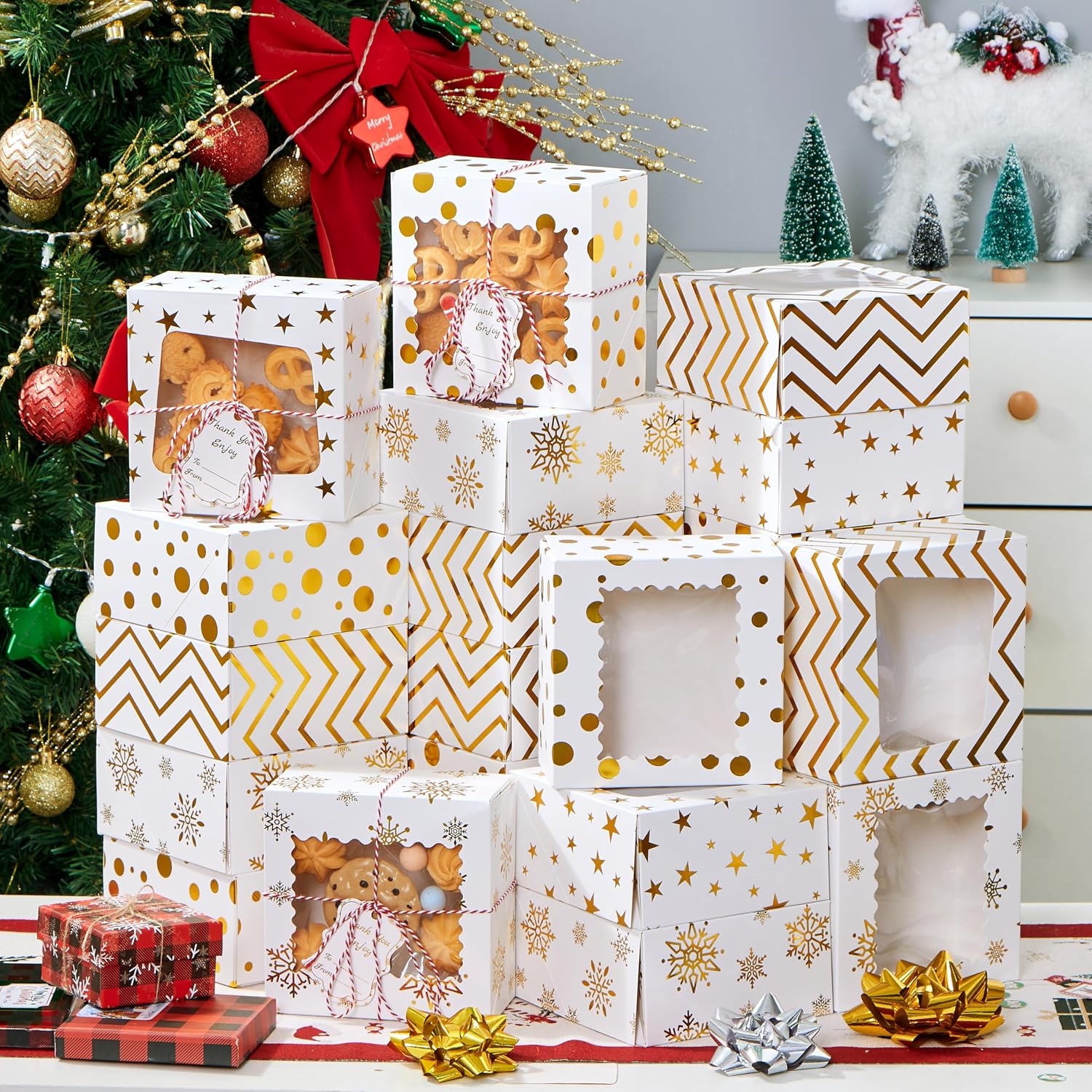 JOYIN Christmas Cookie Boxes, Gold Foil Box with Window, 6" x 6" x 3", Bakery Gift Wrapping with 4 Designs for Christmas, Holiday, Party, Pastry, Cupcakes, Cookies, Donuts, Pack of 24 – Bild 7