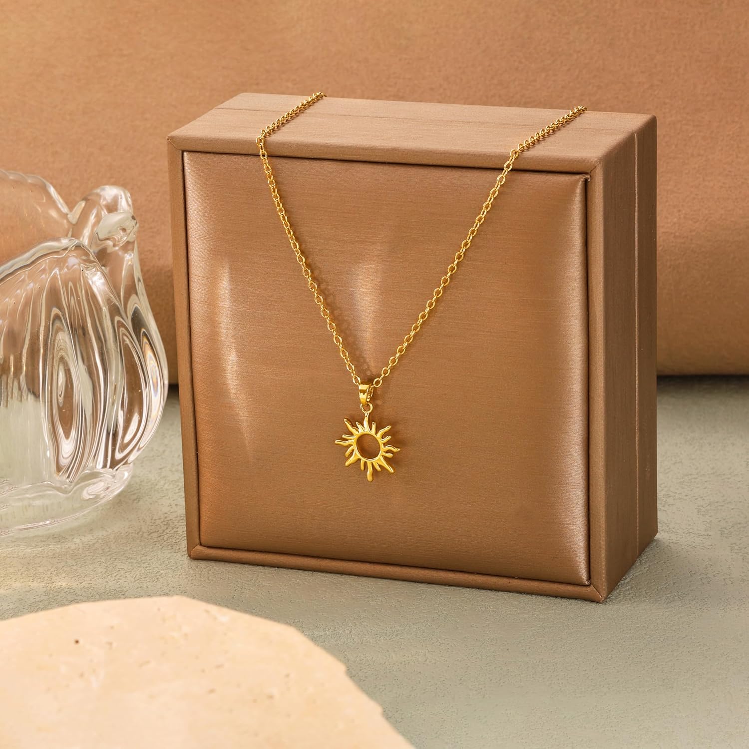 Tewiky Women's Sun Necklace, 14K Gold-Plated Layering Sun Pendant Necklace – Bild 6