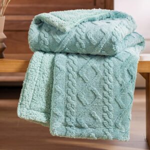 Bedsure Sherpa Cuddly Blanket, Knitted Blanket, 150 x 200 cm, Warm Wool Blanket, Green