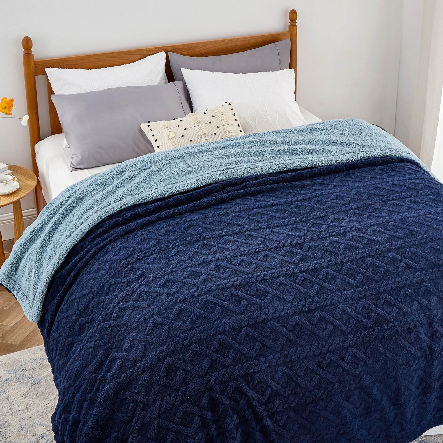 BEDSURE Sherpa Knitted Blanket 220 x 240 cm Warm Wool Blanket Blue