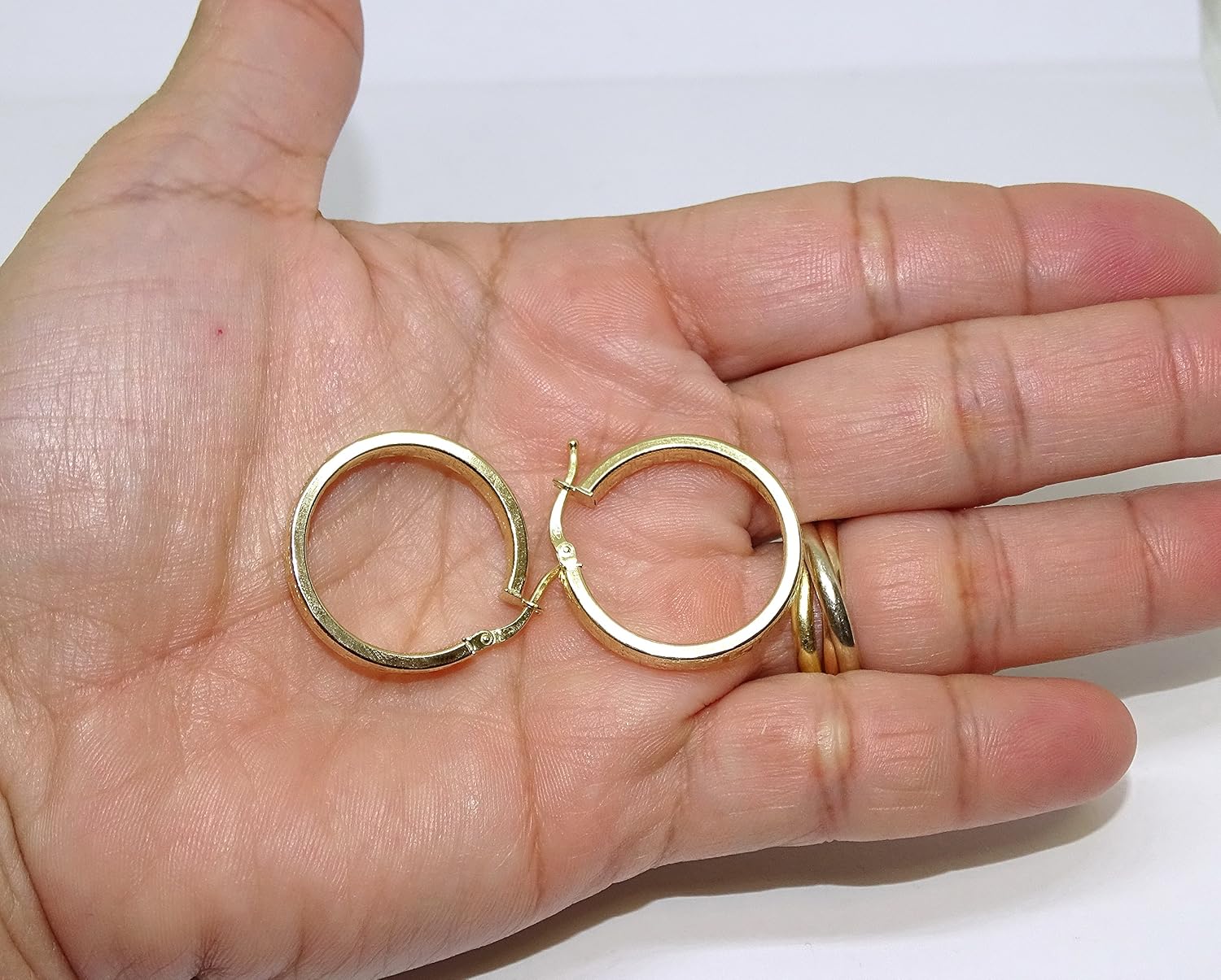 18k Yellow Gold Greek Pattern Square Tube Hoop Earrings 4mm and 2.2cm OD Easy Click Back 2.00g Gold – Bild 5