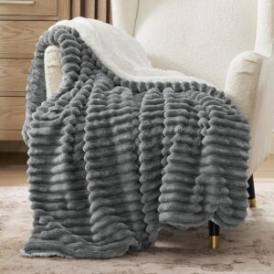 BEDSURE Sherpa Cuddly Blanket 150 x 200 cm – Warm Sofa Blanket, Grey