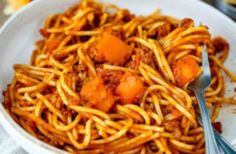 Kürbis Bolognese mit Hackfleisch in 40 Minuten
