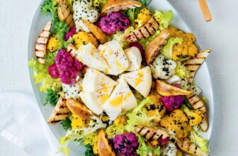 Bunter Blumenkohl, Birne, Krause Endivie und Tomino-Käse – Rezept von Valentina Raffaelli