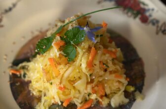 Sauerkrautsalat mit Apfel und Sesam – Rezept von Ben Perry