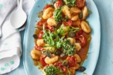 Gnocchi mit Rucola-Pesto und Kirschtomaten