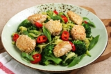 Sesam-Hähnchen und Zucchini-Nudeln – Rezept