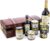 Wurst-Präsentkörbe – Bull & Bear Geschenkkorb Schatztruhe 36 x 24 x 12 cm Gourmet-Geschenkset mit Rotwein, gefüllten Oliven, Balsamico, körnigem Senf und Fleischterrinen