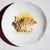 Enokitake Mushi-yaki – Rezept aus „The Gourmand’s Mushroom“