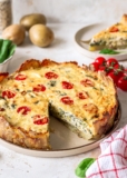 Quetschkartoffel-Quiche mit Spinat und Feta