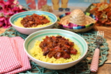 Chili con Chorizo ​​mit Kurkuma-Butter-Blumenkohlreis