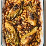 Miso-Röstkohl mit Limabohnen und roten Zwiebeln – Rezept von Ella Mills