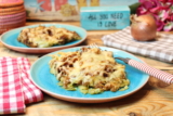 Thymian-Spitzkohl mit Zwiebel-Käsehaube – Happy Carb Rezepte