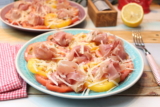 Tomatencarpaccio mit Parmaschinken und Parmesan