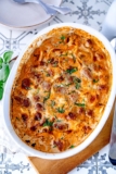 Tortellinigratin mit Bratwurst – schnell aus dem Ofen