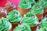 Heißt es „veganisch“ oder „vegan“?